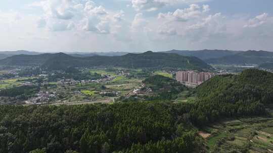 大山里的乡土城镇