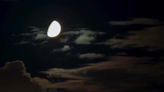 上玄月下玄月亮云彩移动延时