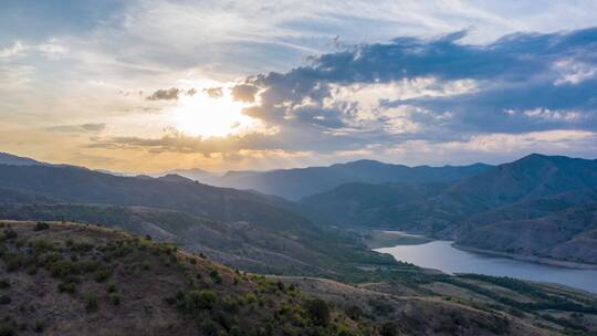 日出 山脉 山峰 群山 大山 太阳日出高空