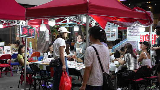 夜晚市集农贸市场美食食物小店