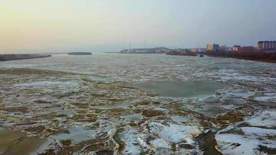 航拍乌苏里江饶河开江流冰