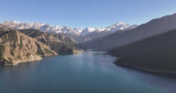 天山天池秋景航拍