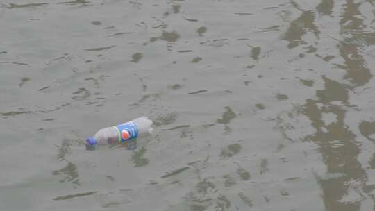 垃圾污染漂浮塑料水面环境城市规划视频素材模板下载