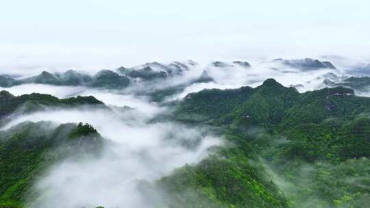 航拍大自然山林间的巍峨山峰俯瞰4k素材