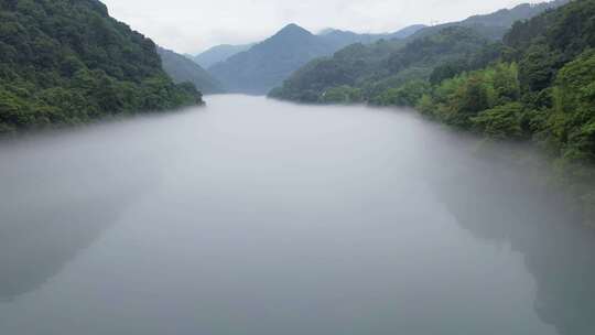 湖南郴州雾漫小东江风光航拍4k