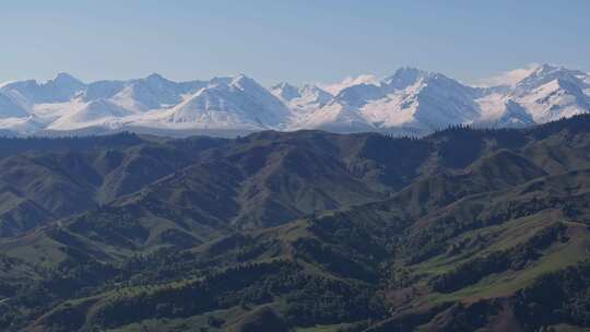航拍新疆伊犁那拉提雪山风景