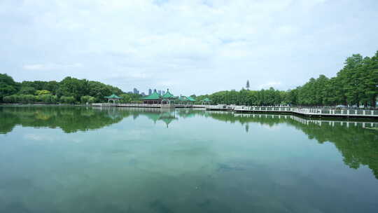 武汉东湖风景区碧潭观鱼