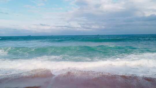 大海蓝色海浪花航拍俯拍海边海面沙滩唯美