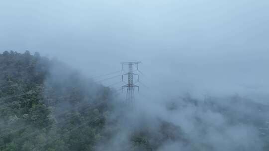 森林电塔云雾森林云海电塔航拍森林雨天森林