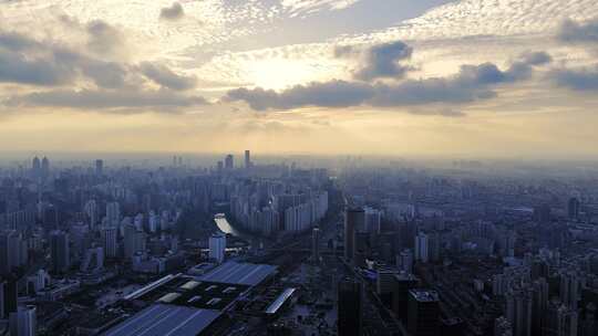 无人机大气航拍俯瞰城市落日