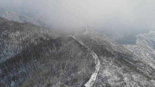 航拍 雪后的慕田峪长城