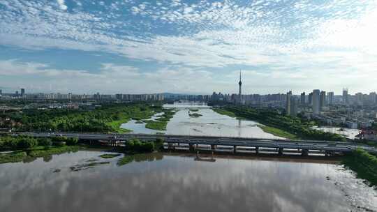 晴空下的洛阳城市航拍