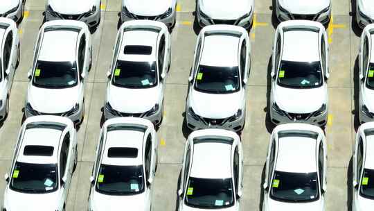 航拍汽车码头港口