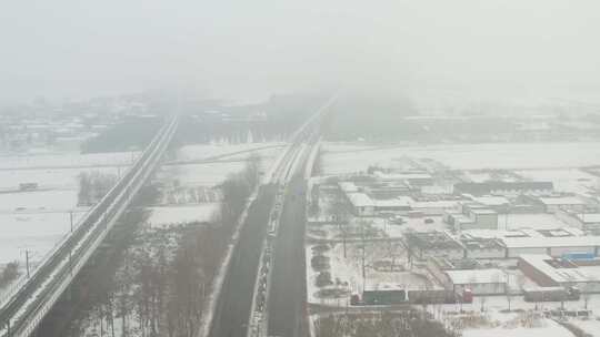 航拍雪景公路