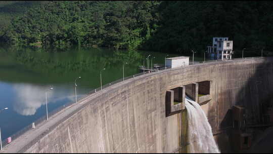 俯瞰山间水库及大坝3