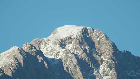 高原蓝天雪山