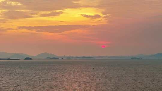 美丽的海上黄昏风景