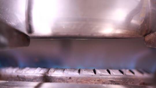 煤气炉灶台点火做饭锅具视频素材模板下载