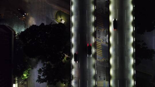 夜间的城市交通