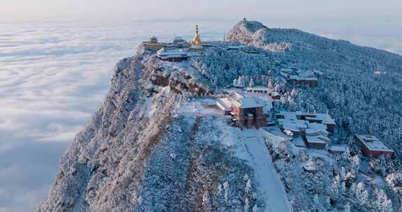 俯拍四川峨眉山金顶冬季雪景云海美丽景观