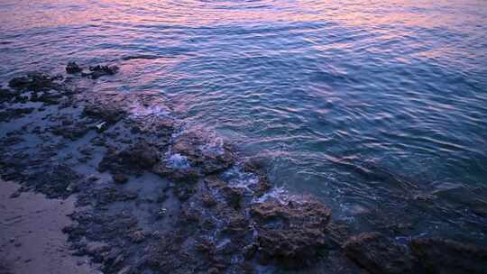 海南三亚傍晚海边夕阳晚霞海浪