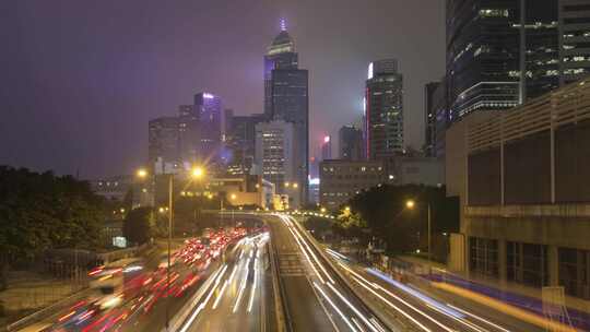 香港夜晚道路上繁忙的车流延时摄影