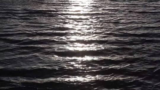 阳光在水面上的反射