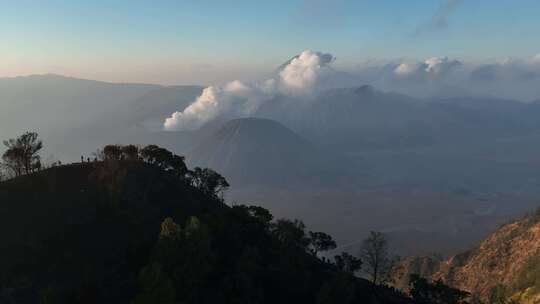 印尼爪哇岛布罗莫火山日出航拍自然风光