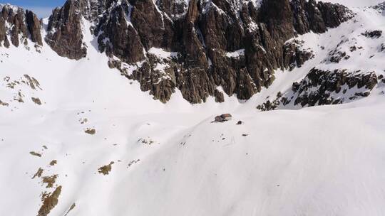 攀登雪山团队励志登山