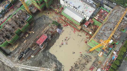 上海建筑工地暴雨建筑工地积水4K航拍