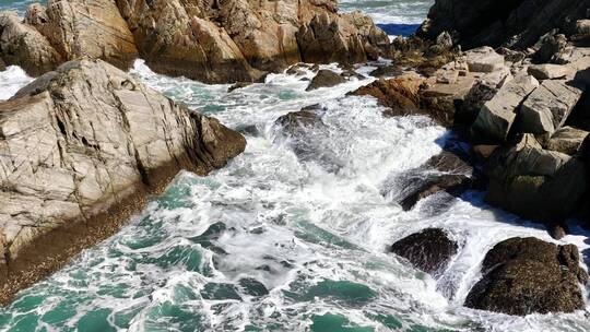 航拍大海海浪礁石慢镜头