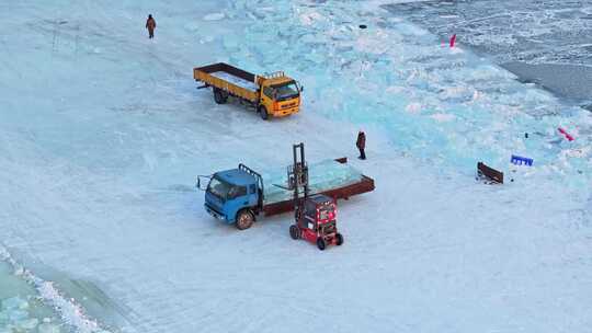 中国黑龙江哈尔滨冰雪大世界采冰航拍