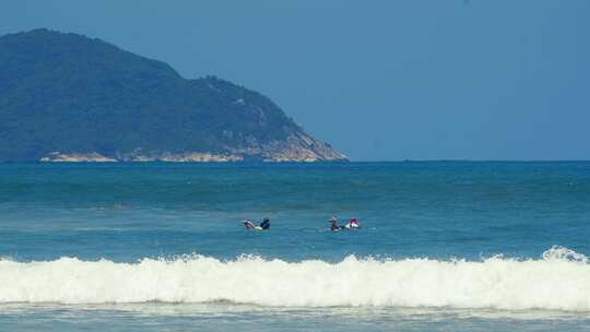 4K拍摄海南万宁石梅湾海上运动员冲浪