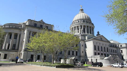 密西西比州议会大厦的后视图