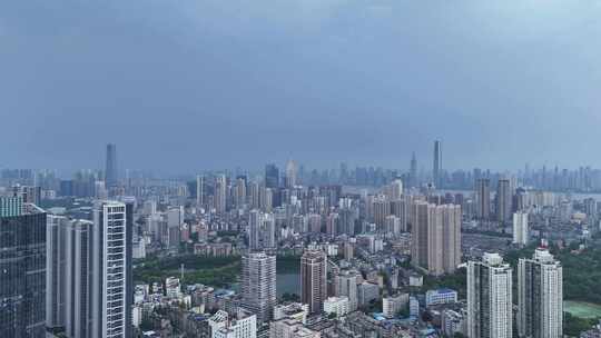 航拍湖北武汉城市暴雨来袭