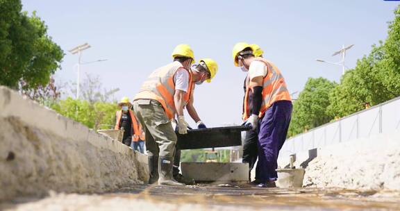 中国中铁铁路工人道路修建道路安全就是宗旨