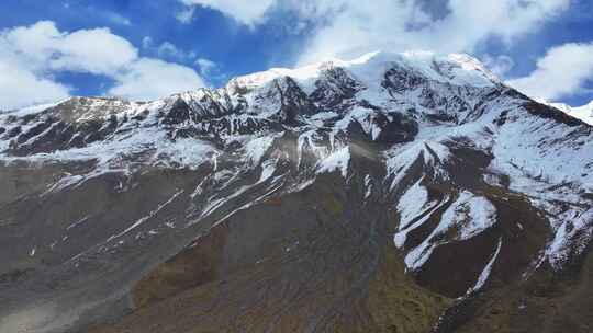 航拍川西贡嘎山区勒多曼因雪山风光