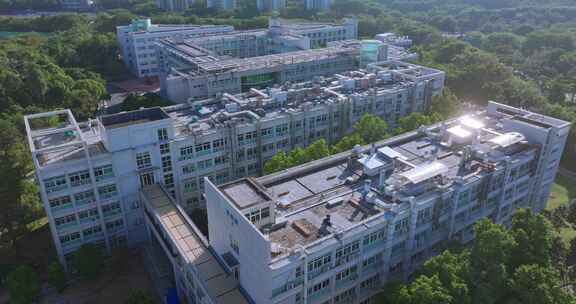 5K广州大学城航拍广州中医药大学校园教学楼