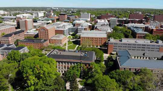 俄亥俄州立大学校园和椭圆形与大学礼堂和汤