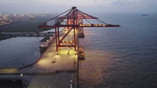航拍中国海运集装箱码头起重机