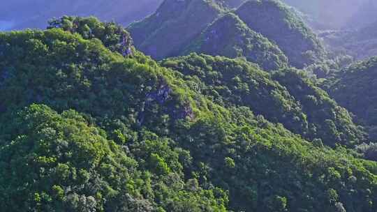 夏季早晨阳光照耀下大山云海航拍宣传片