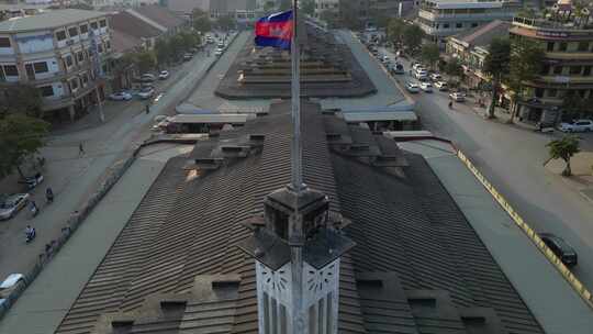 航拍柬埔寨马德望中央市场法国殖民建筑日落