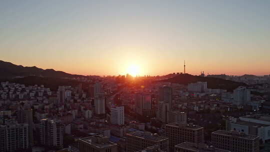 航拍夕阳下的威海城市空镜