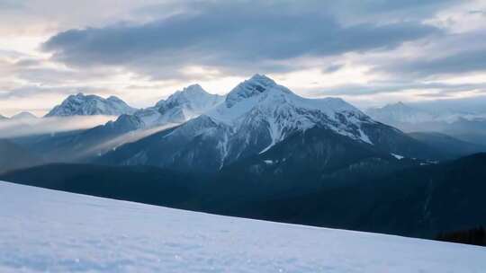 雪山自然风光全景