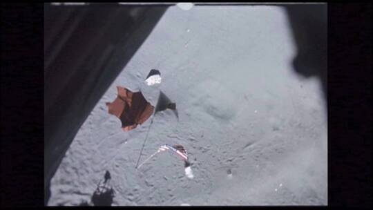 登月舱从月球表面升空视频素材模板下载