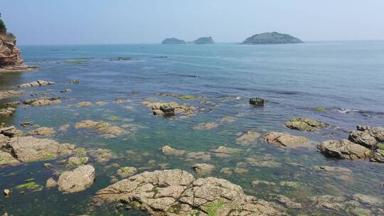 航拍大连滨海路海边浅滩风景