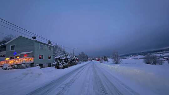 挪威塞尼亚岛北极圈峡湾地貌冬季雪景公路