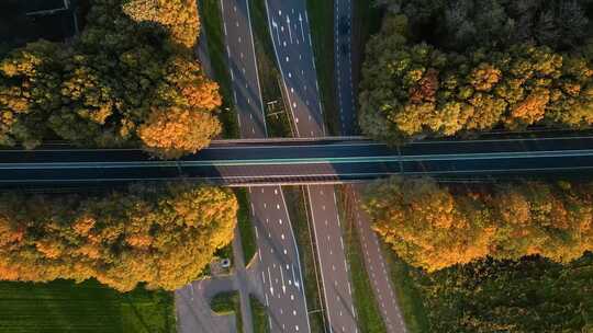 俯拍纵横交错的高速公路交通枢纽