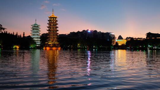 广西桂林日月双塔两江四湖湖面倒影夜景