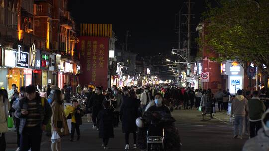 夜晚步行街人流商业街人群泉州西街老街夜景